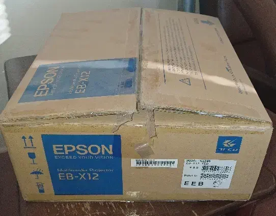 ویدئو پروژکتور  مدل EB-X12 با پرده نمایش و پایه|تلویزیون و پروژکتور|تبریز, |دیوار