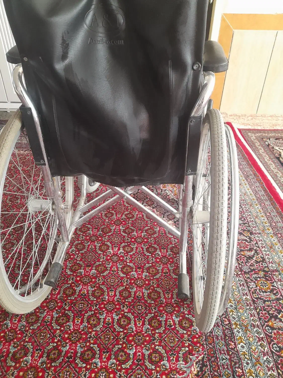 ویلچر|آرایشی، بهداشتی، درمانی|زاغه, |دیوار