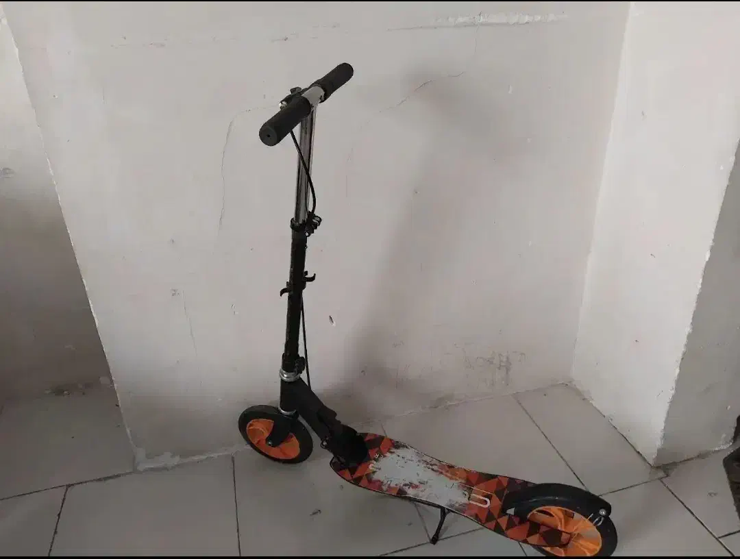 اسکوتر و موتر شارژی|دوچرخه، اسکیت، اسکوتر|پرند, فاز ۶|دیوار