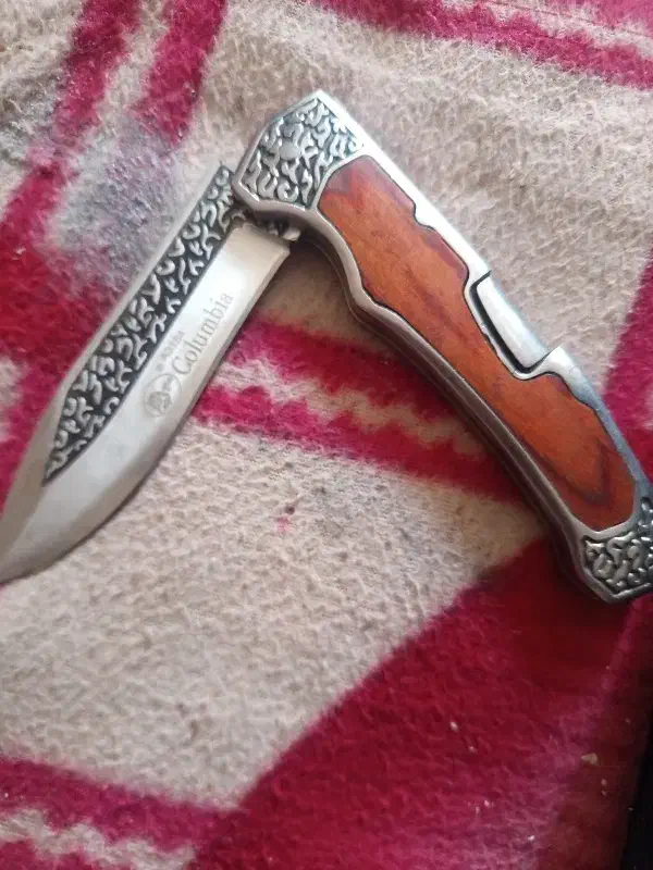 چاقو کلمبیا درجه یک درحده نو|کلکسیون اشیاء عتیقه|بندر گناوه, |دیوار