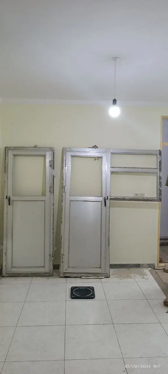 درب آلمینیومی|مصالح و تجهیزات ساختمان|نیشابور, شهرک قدس|دیوار