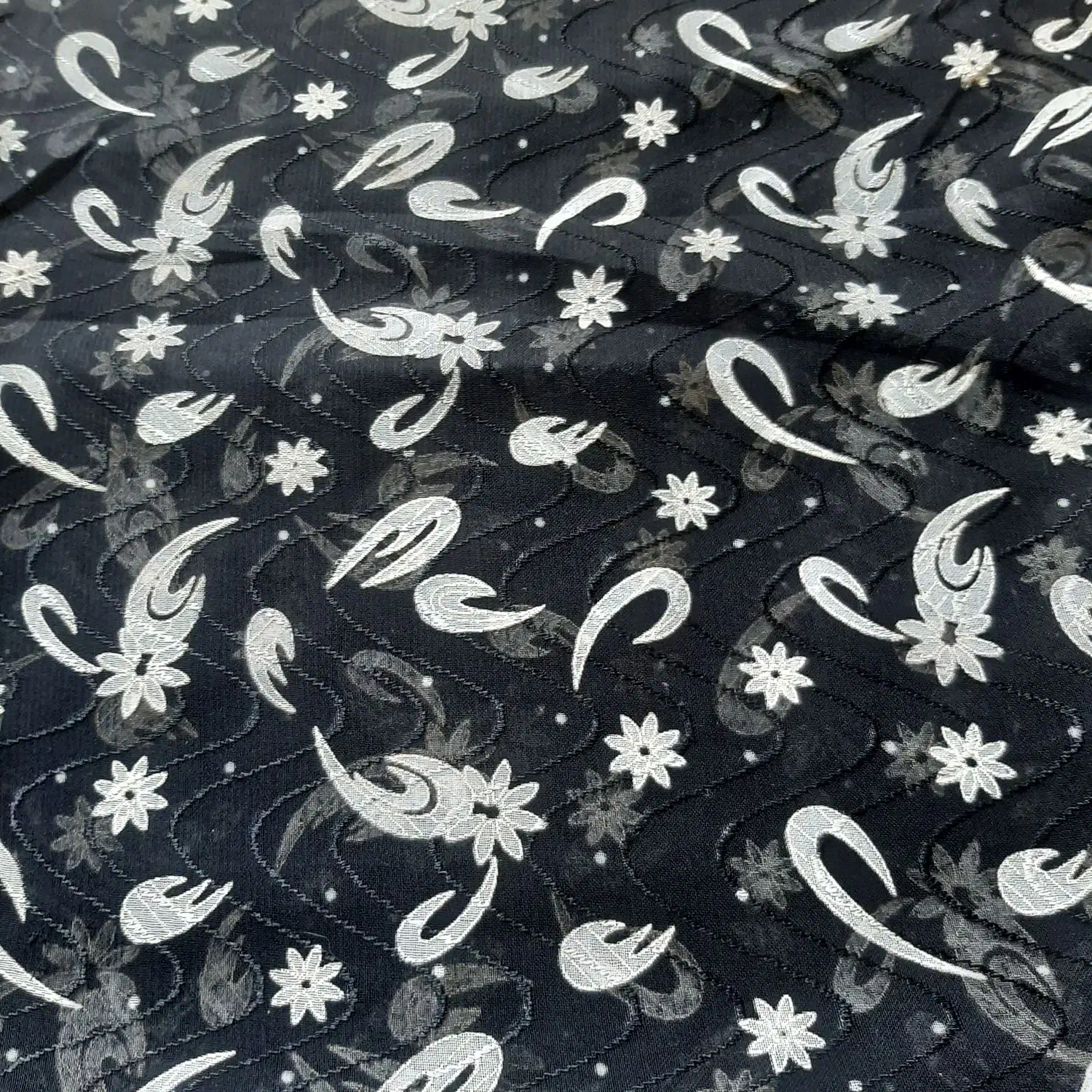 چادر نبرید|لباس|همدان, |دیوار