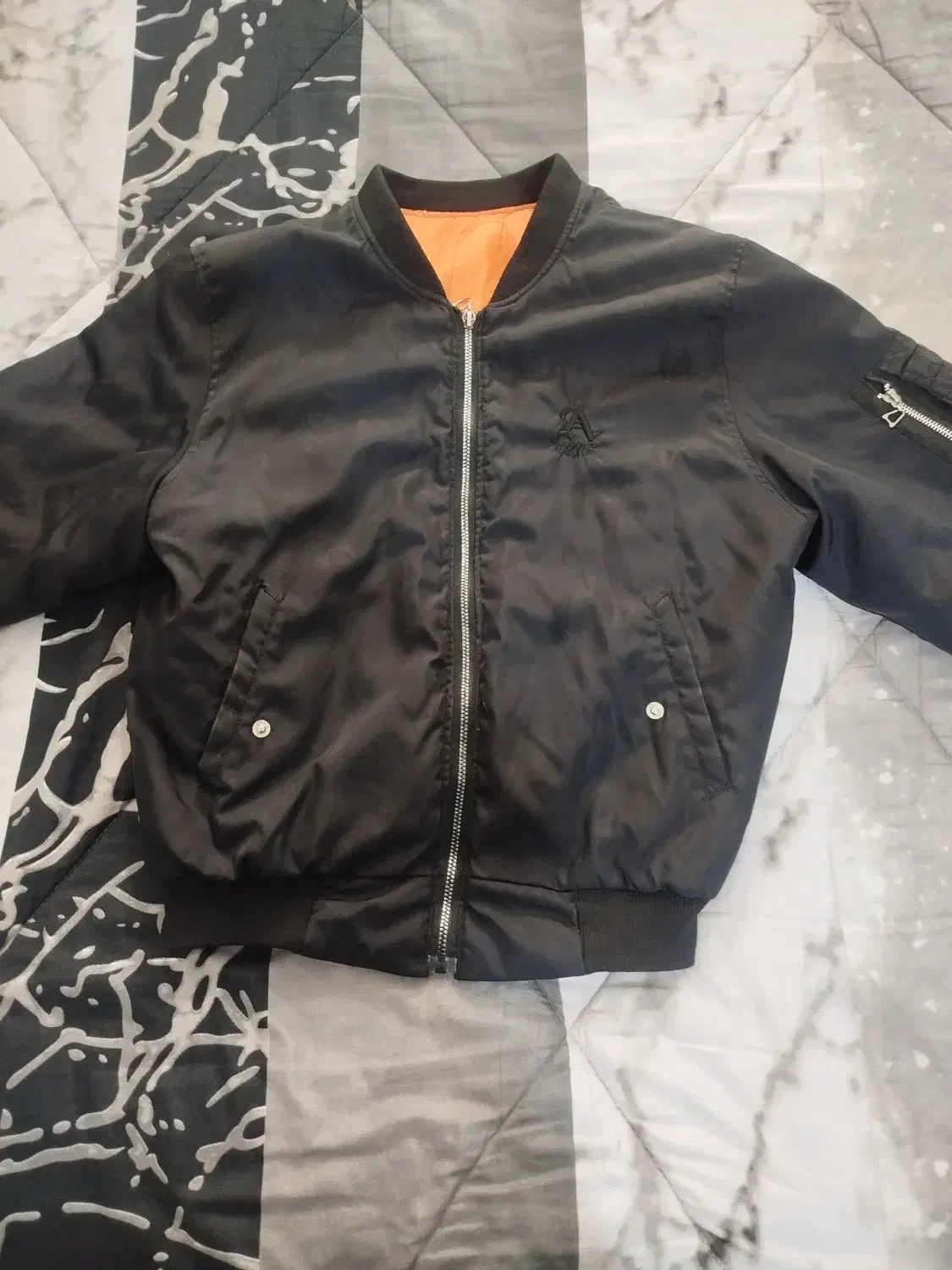 کاپشن|لباس|تایباد, |دیوار