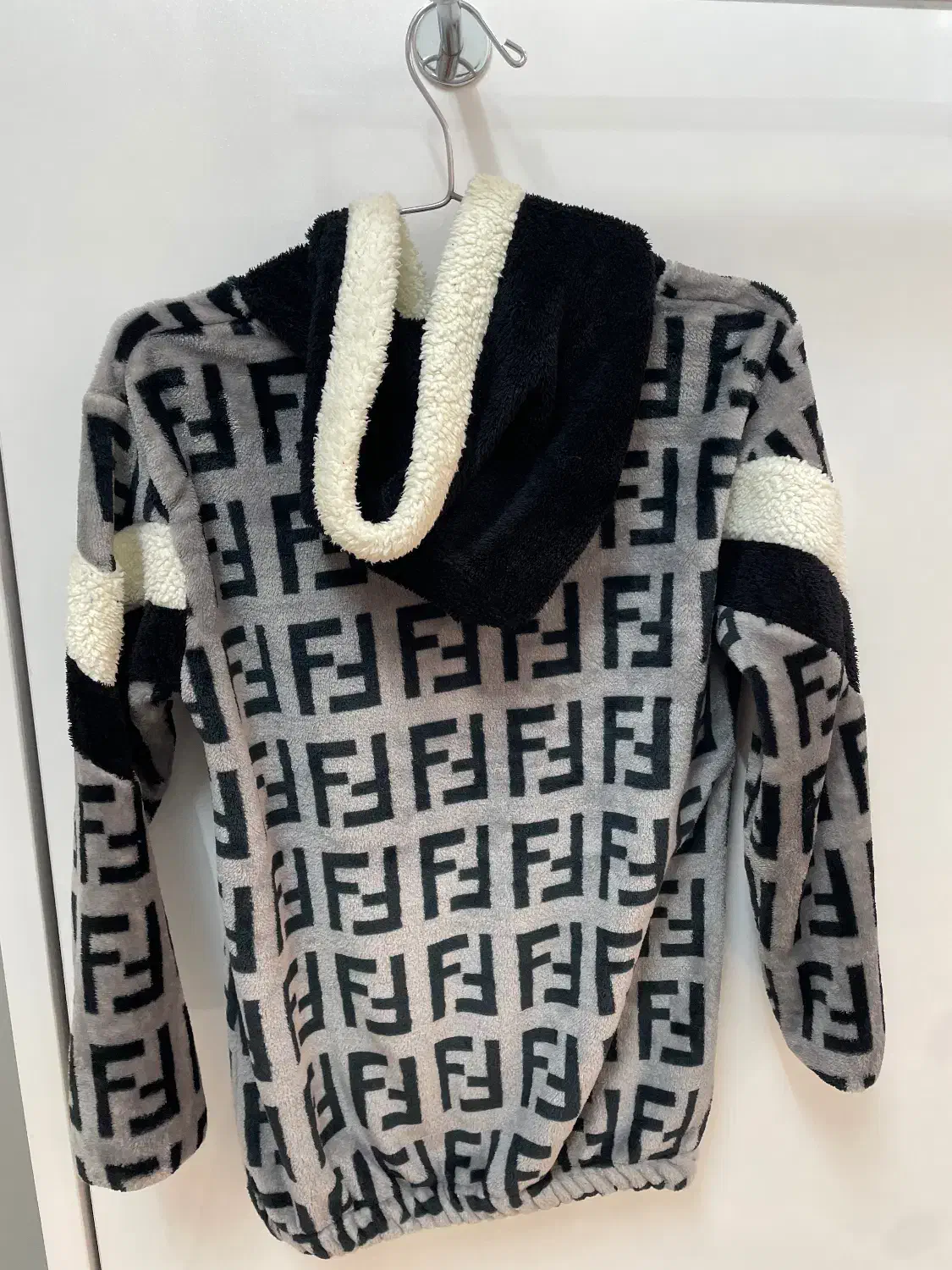 لباس پسرونه|لباس|قم, یزدان‌شهر|دیوار