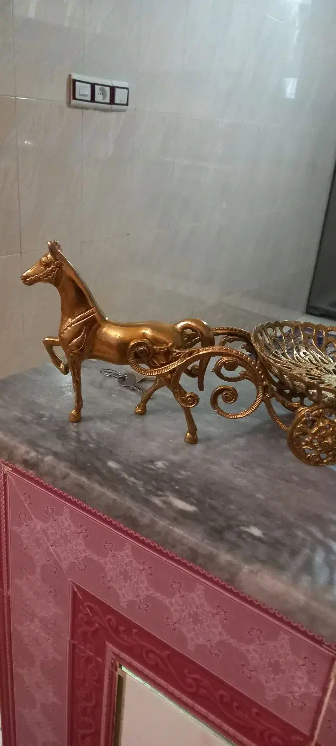 ظرف برنزی|مجسمه، تندیس، ماکت|نظرآباد, رسالت|دیوار