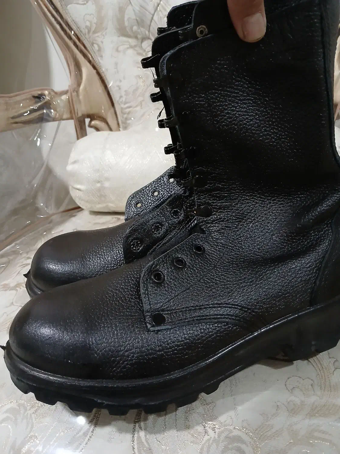 دو جفت پوتین نظامی|کیف، کفش، کمربند|بروجرد, |دیوار