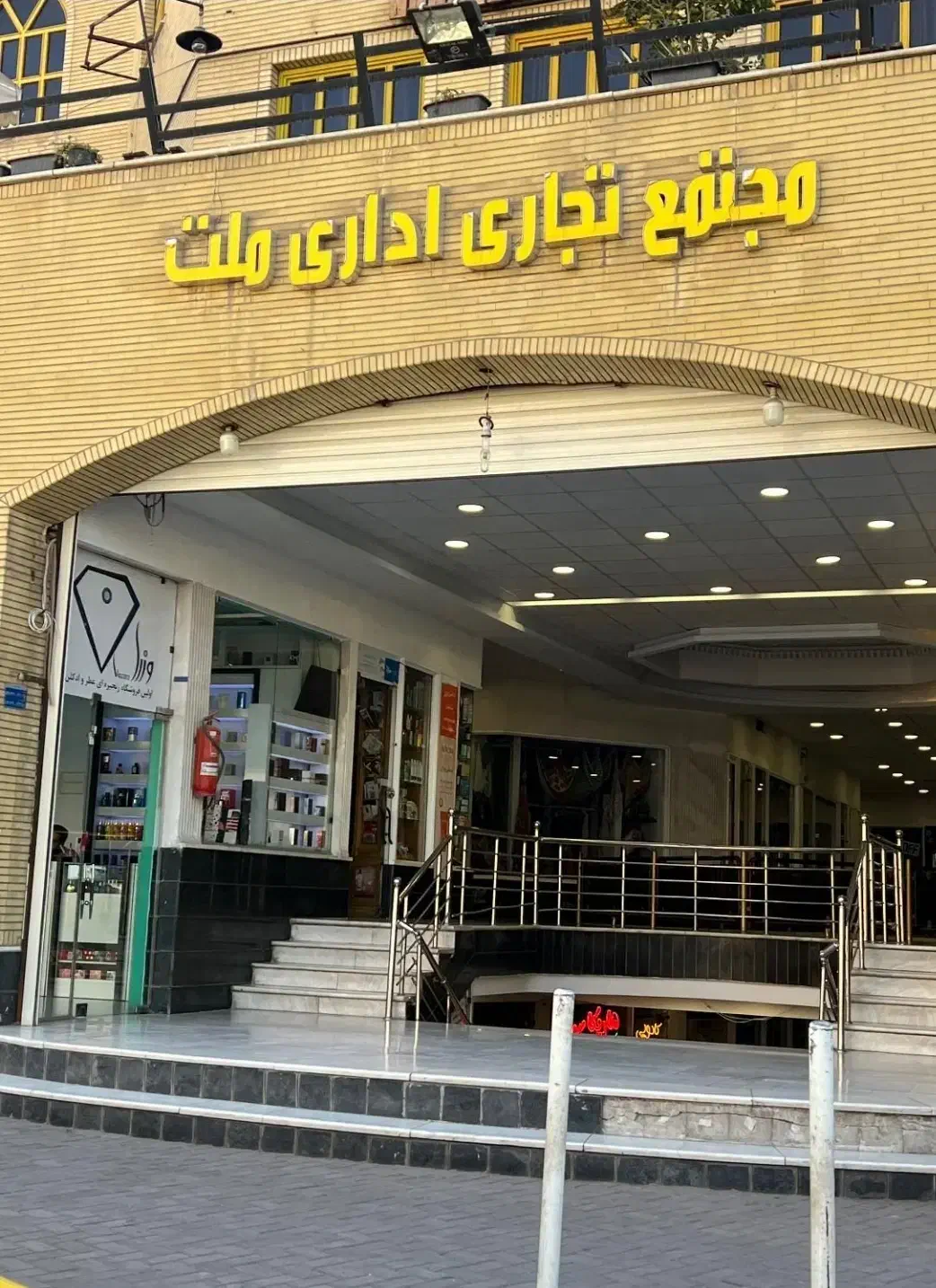 مغازه پاساژ ملت طبقه همکف پلاک ۱۵|فروش مغازه و غرفه|کاشان, میدان کهنه|دیوار