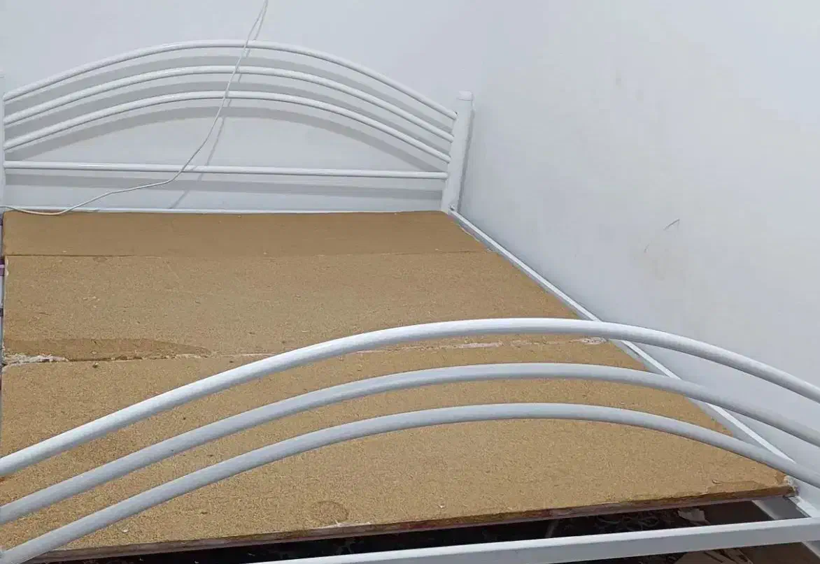 تخت دونفره همراه با تشک رویال|تخت و سرویس خواب|صحنه, |دیوار