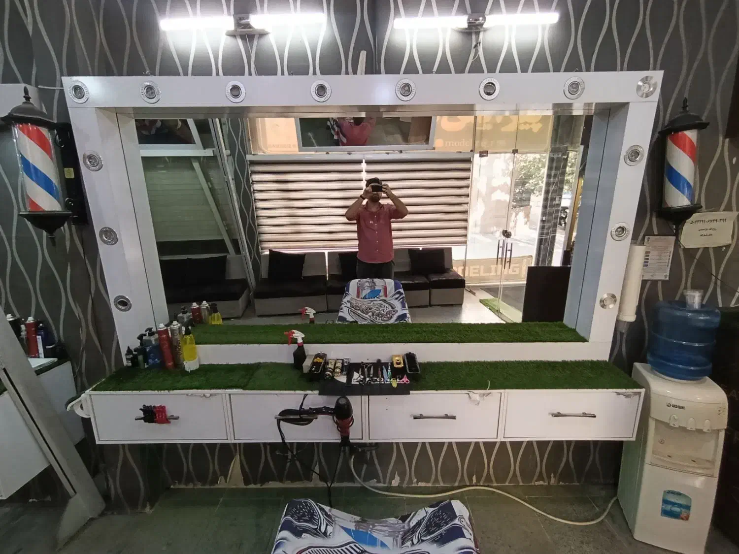 دکور آرایشگاه|آرایشگاه و سالن‌های زیبایی|خرم‌آباد, |دیوار