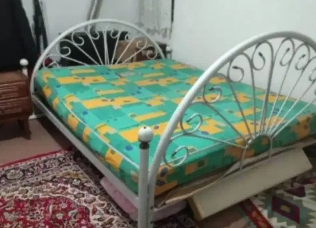 تخت دو نفره فلزی|تخت و سرویس خواب|رشت, شهرک شهید مفتح|دیوار