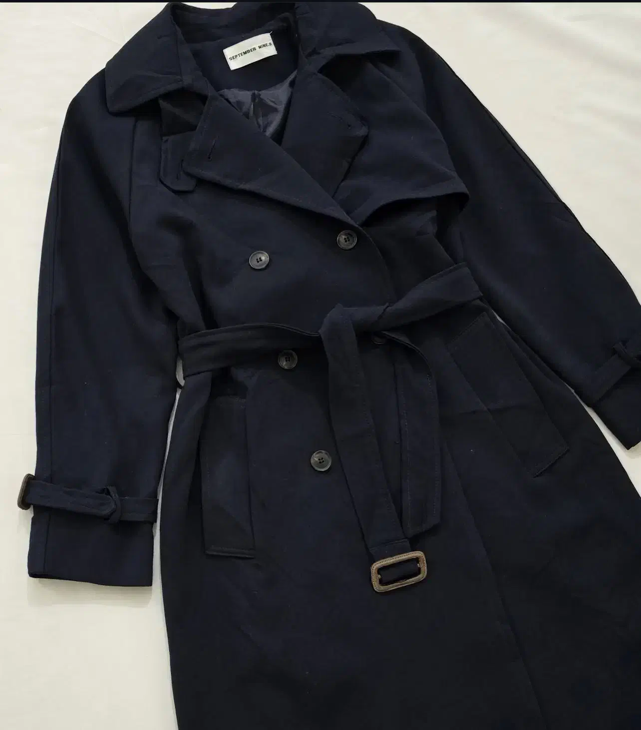 دو عدد ترنچکت، تک نسخه با کیفیت بی مشابه|لباس|اندیشه, اندیشه فاز ۳|دیوار