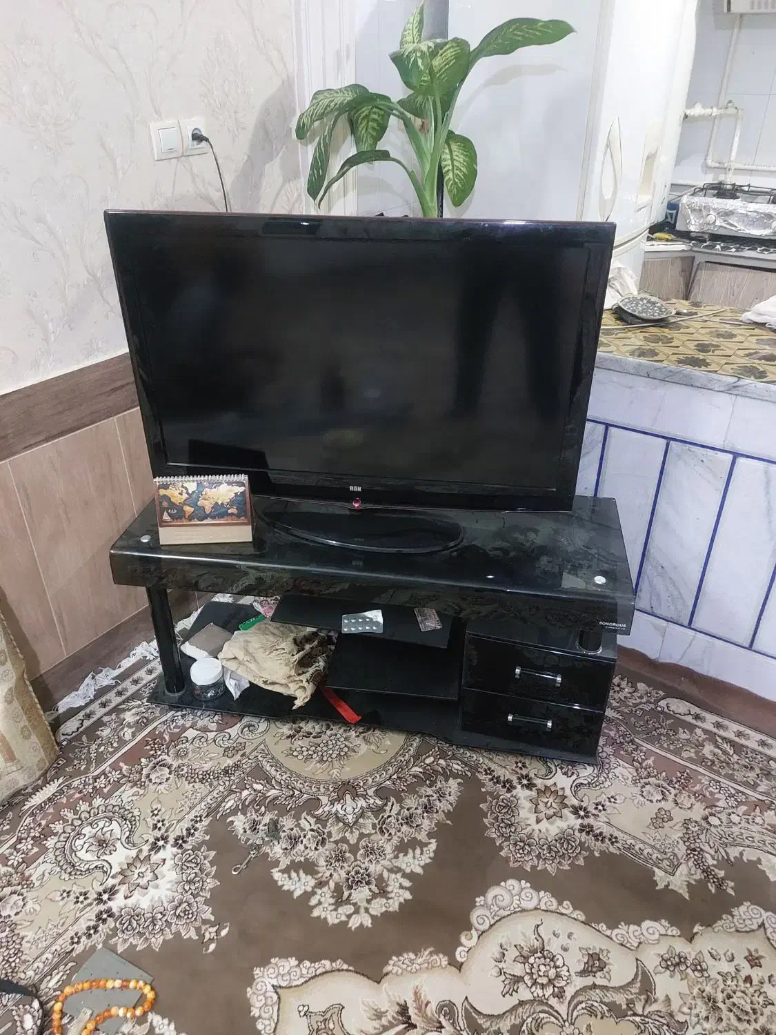 فقط کنترل ندارد|تلویزیون و پروژکتور|اصفهان, قهجاورستان|دیوار