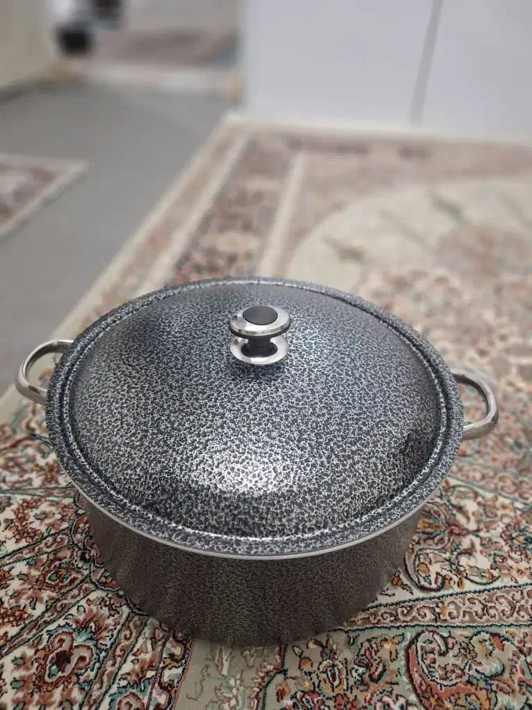 فروش ابمیوه گیری و قابلمه نسوز|آبمیوه‌گیر و آب‌مرکبات‌گیر|شیراز, تندگویان|دیوار