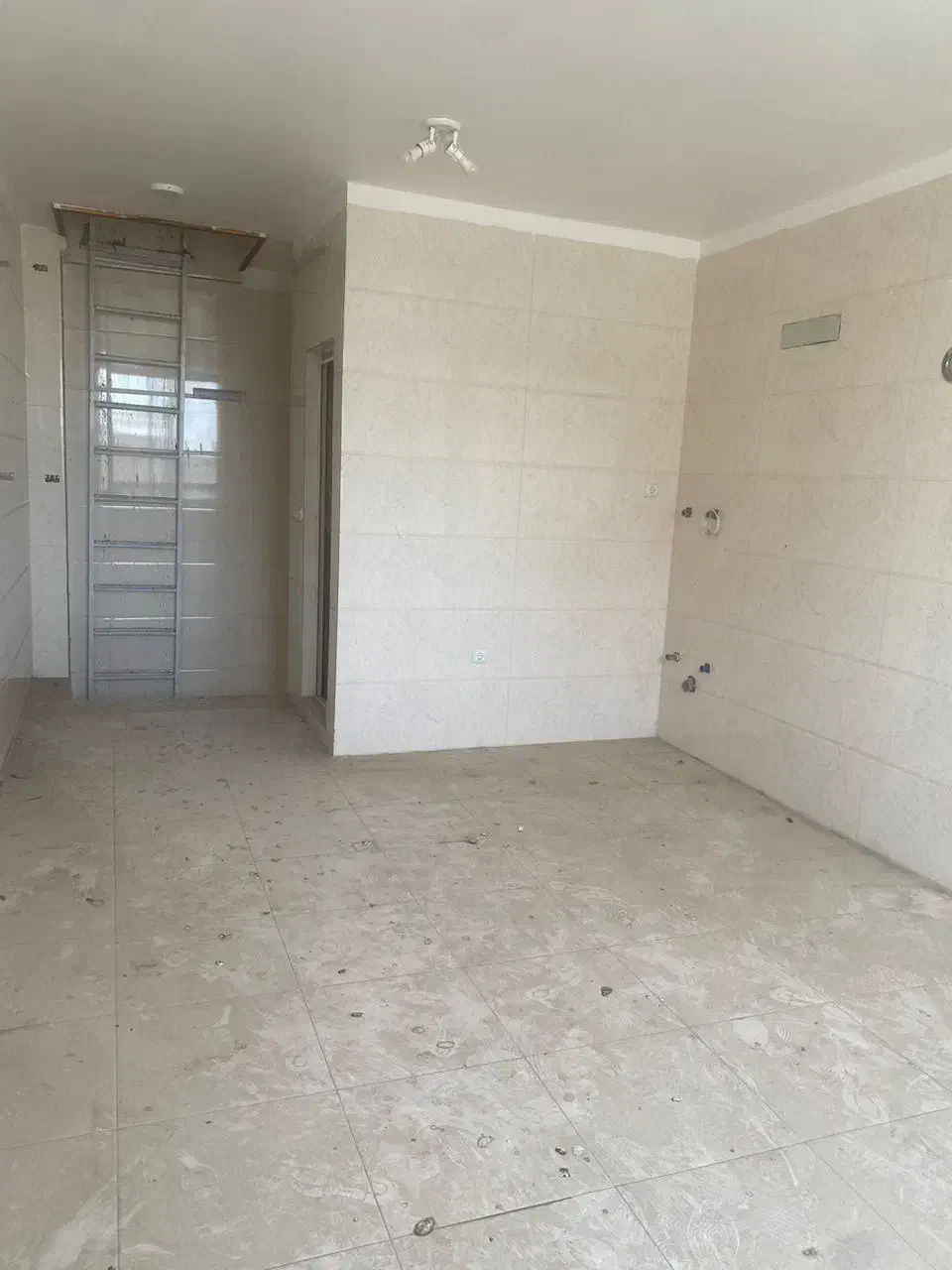 اجاره مغازه دوطبقه سوئیت دار|اجارهٔ مغازه و غرفه|خمینیشهر, |دیوار