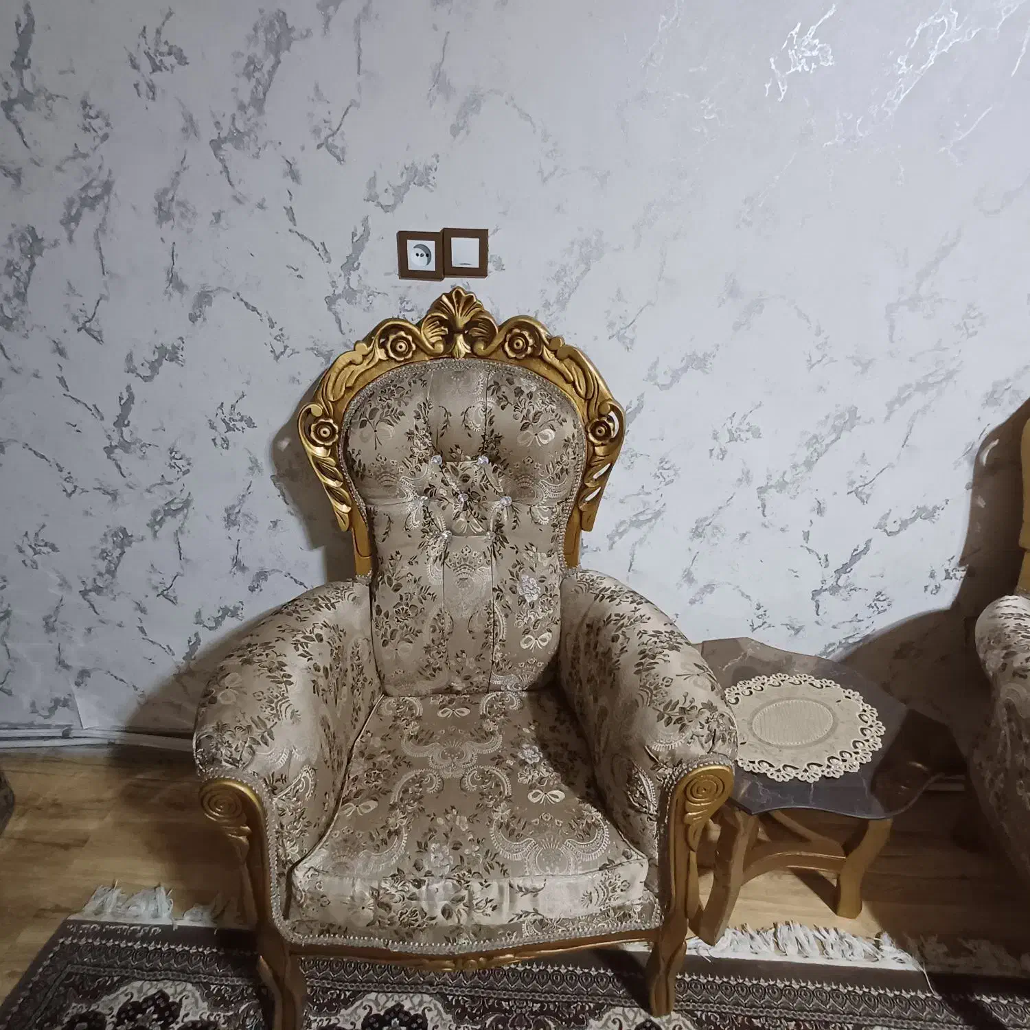 فروش فوری مبل سلطنتی|مبلمان خانگی و میز عسلی|نظرآباد, مصطفی آباد|دیوار