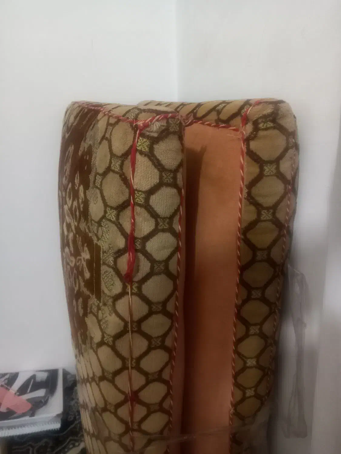 پشتی در حد نو|پشتی|قم, شاه ابراهیم|دیوار