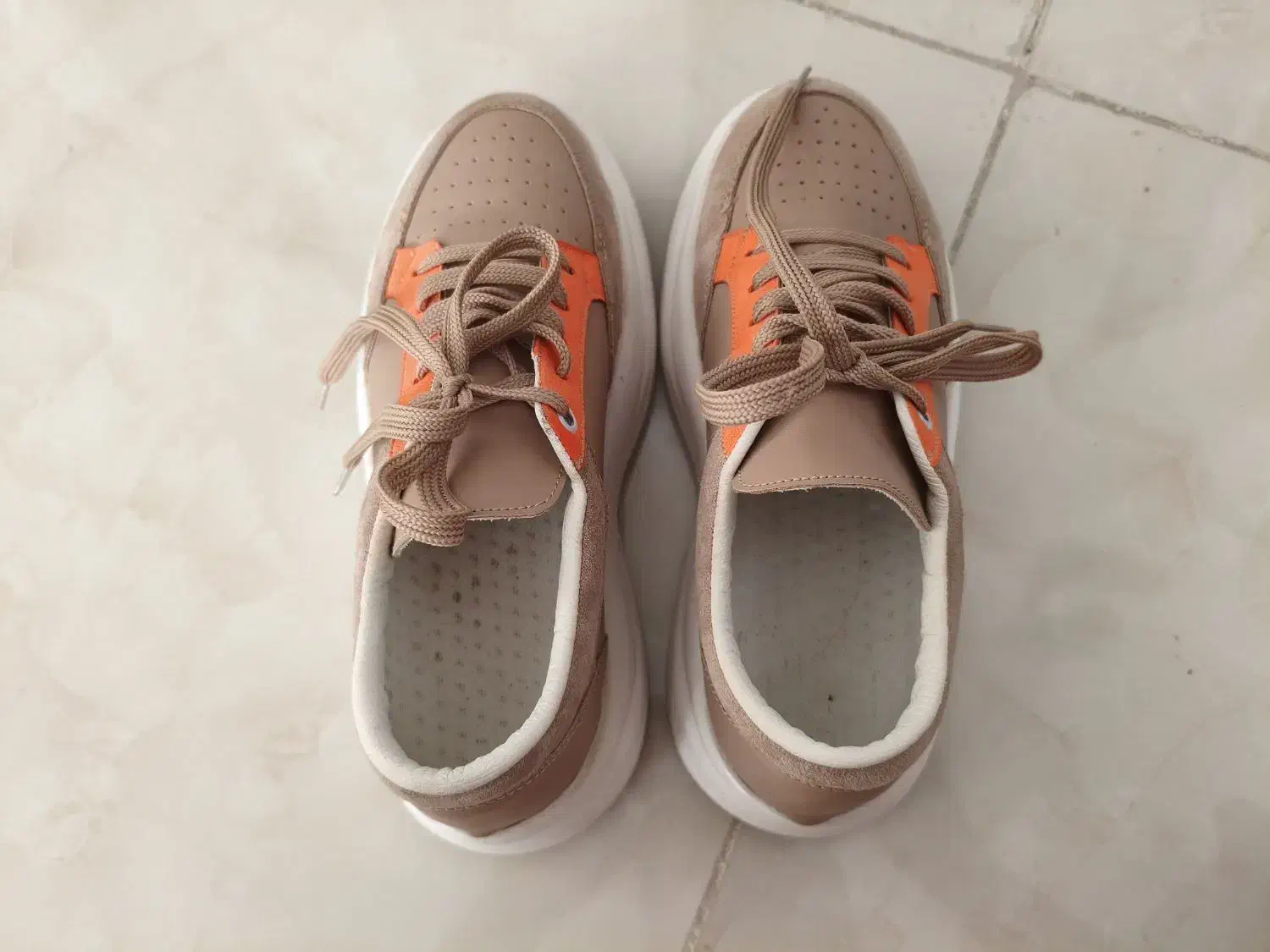 کفش دخترانه|کیف، کفش، کمربند|تربت‌حیدریه, مسجد جامع|دیوار