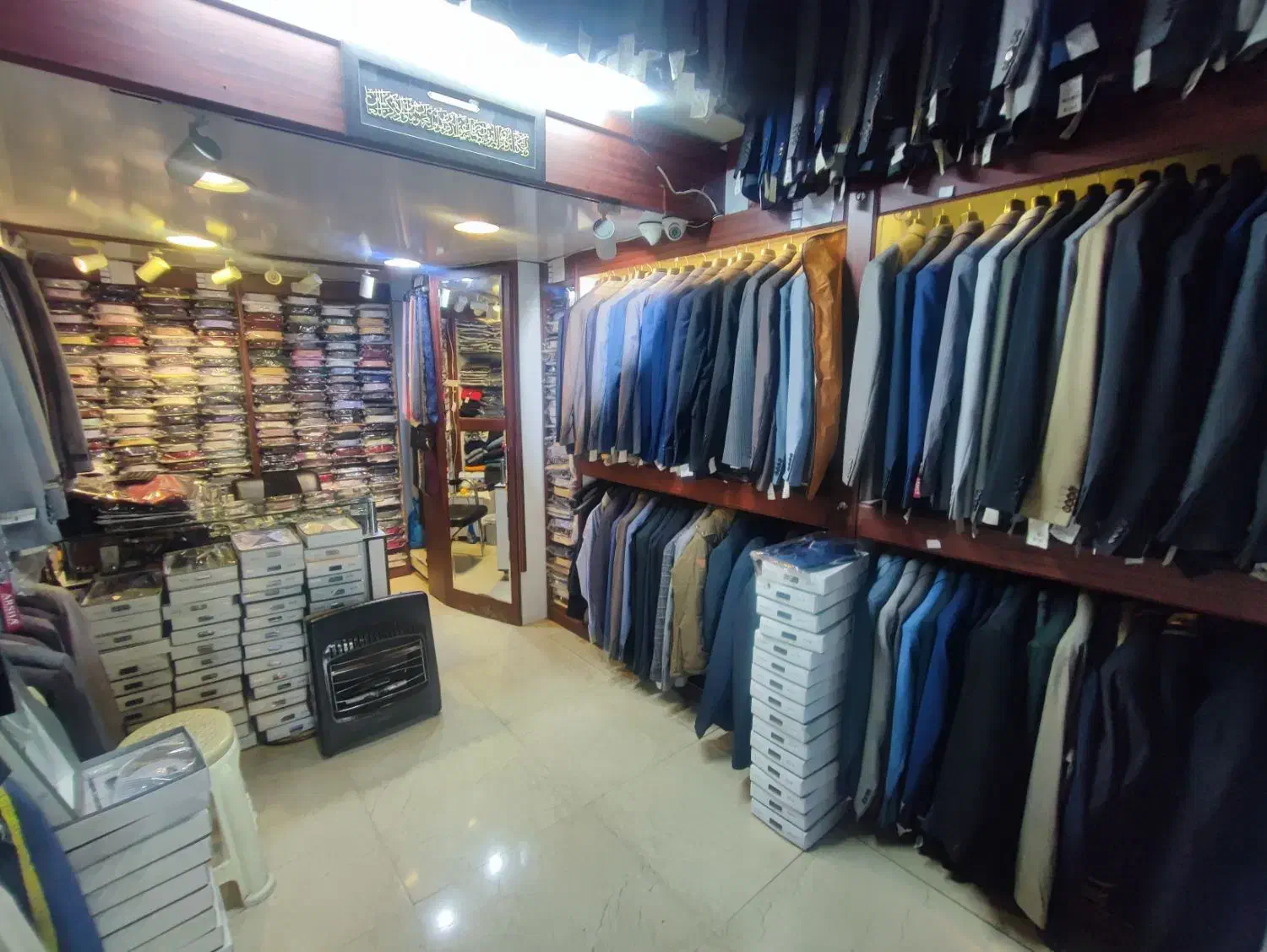 ۳۰متر مغازه در فلکه اول صادقیه بغل زیما مال شلوغ|اجارهٔ مغازه و غرفه|تهران, صادقیه|دیوار