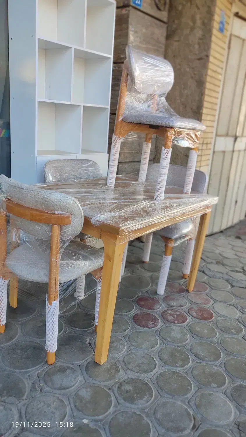 میز ناهار خوری چهار نفره|میز و صندلی غذاخوری|اصفهان, آزادگان|دیوار