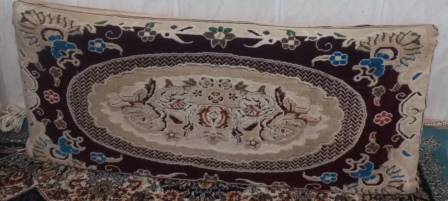 ۲ جفت پشتی|پشتی|قائن, |دیوار