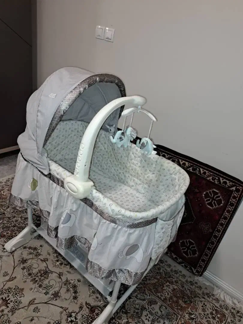 گهواره موزیکال و رقص نور کیفیت خارجی|اسباب و اثاث بچه|شیراز, غدیر جنوبی|دیوار