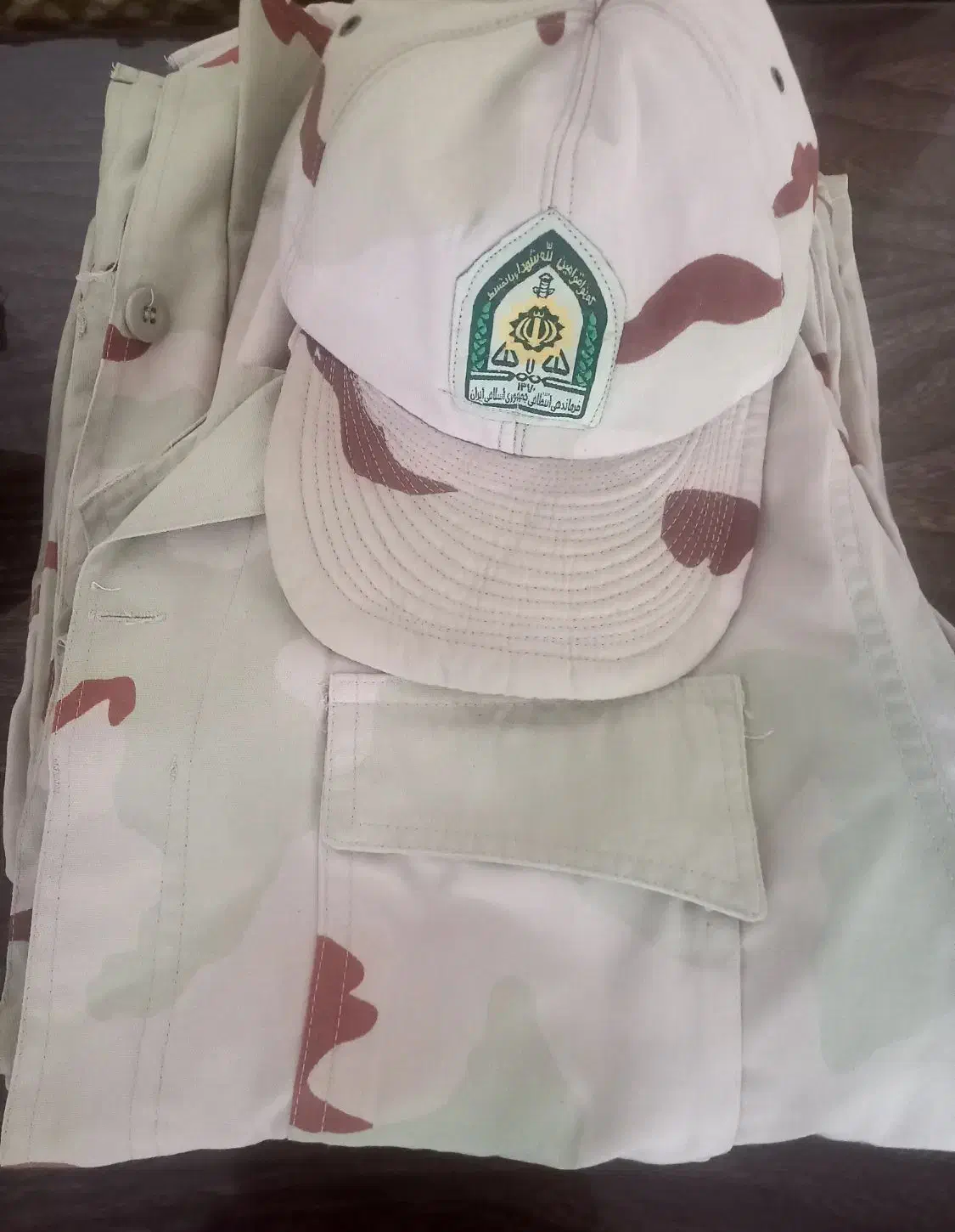 لباس نظامی مرزبانی|لباس|خوی, |دیوار