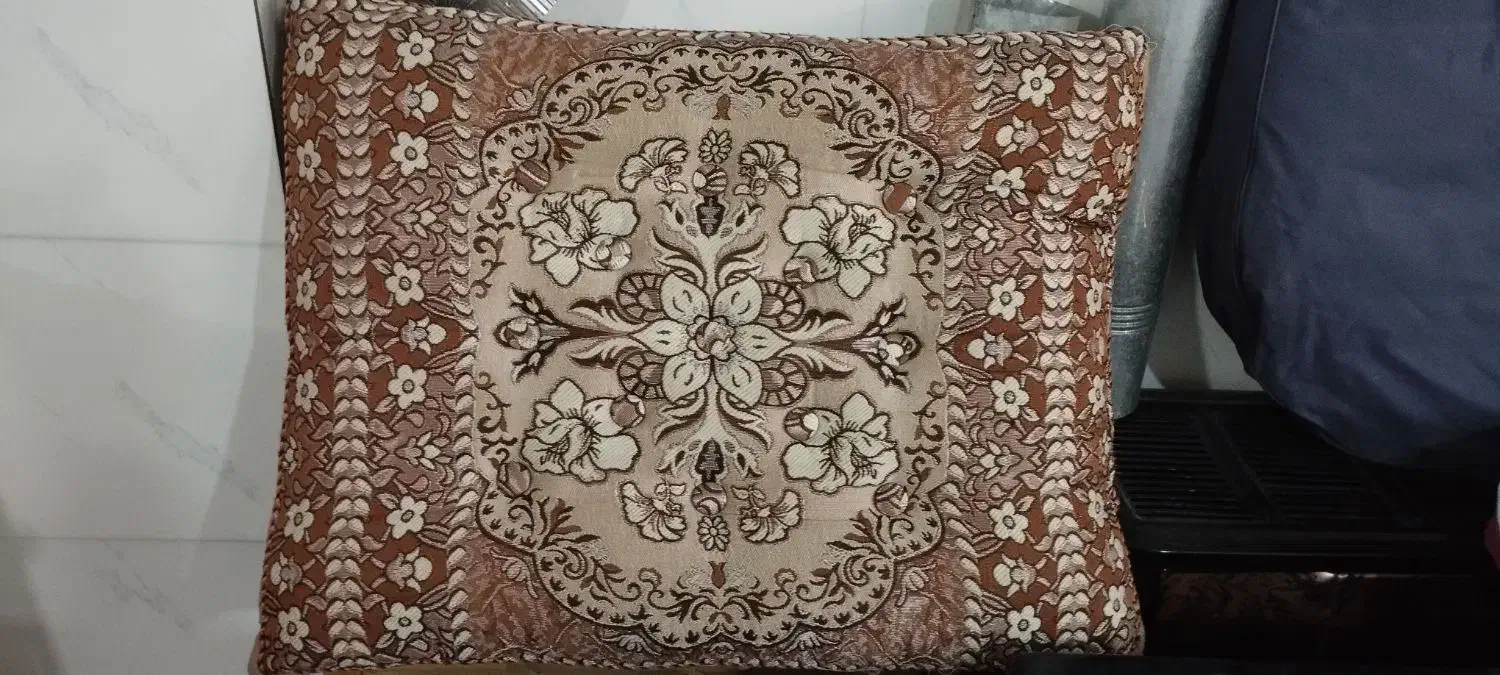 متکا|پشتی|فلاورجان, |دیوار