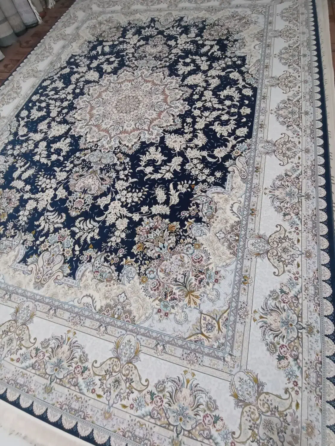 فرش 12 متر آکبند/ 1200شانه گلبرجسته فرش فانوس|فرش|بیرجند, |دیوار