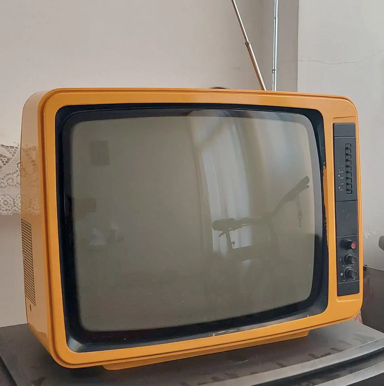 تلویزیون قدیمی پارس|تلویزیون و پروژکتور|قم, نخودی|دیوار