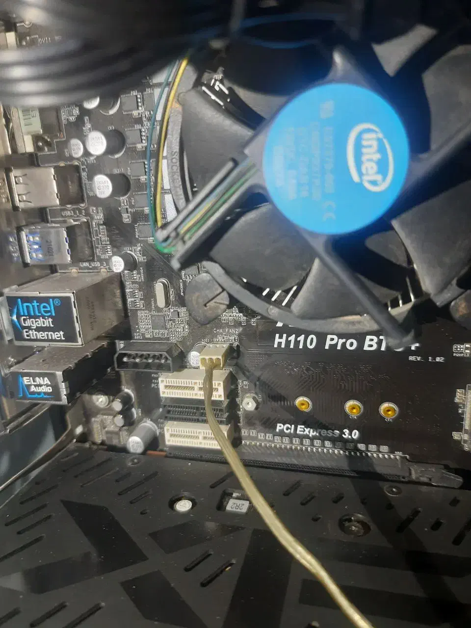 کیس گیمینگ|رایانه رومیزی|آستانه اشرفیه, |دیوار