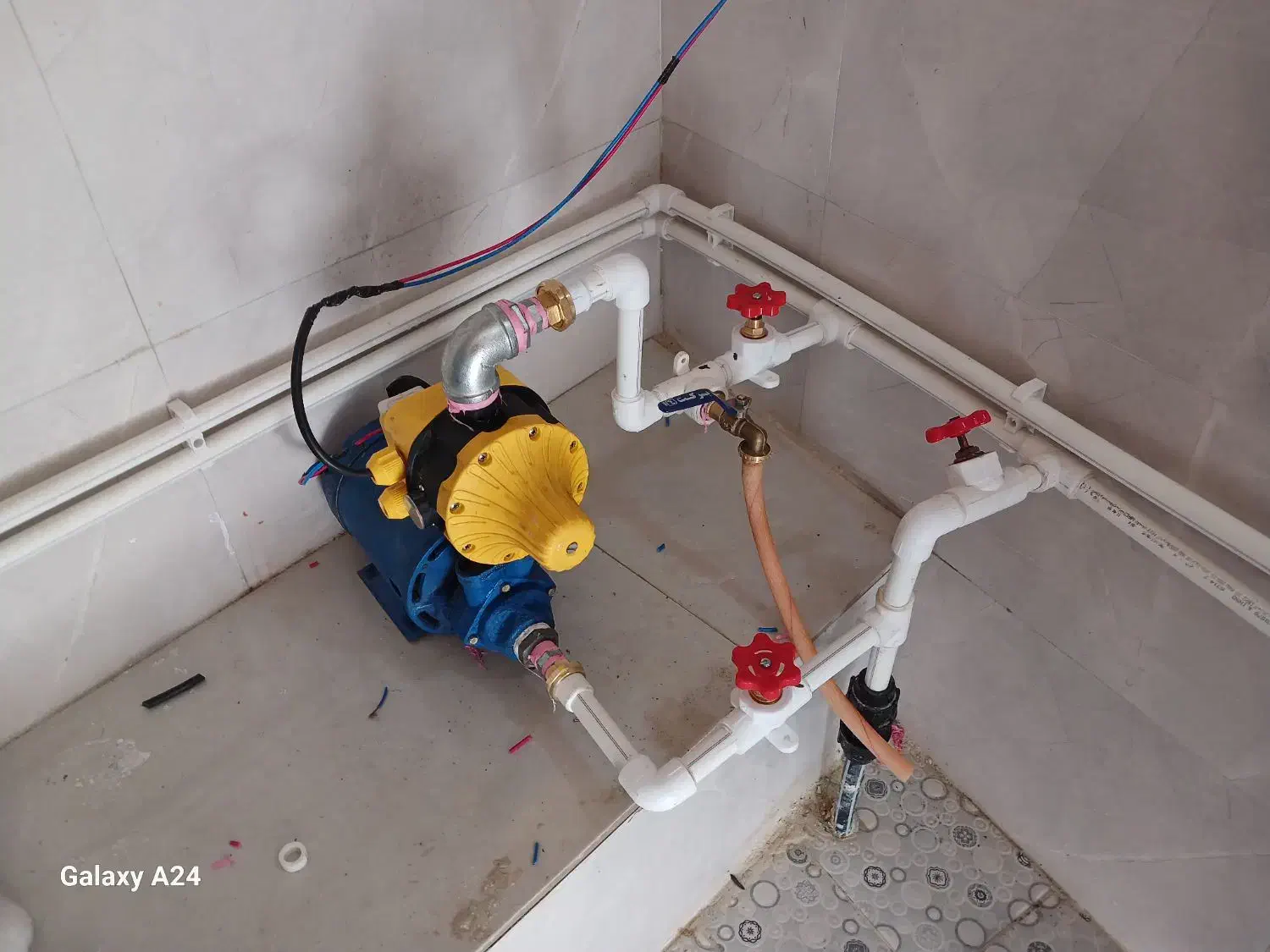 لوله کشی آب و فاضلاب و برق کاری ساختمان رستمی|خدمات پیشه و مهارت|سراب, |دیوار