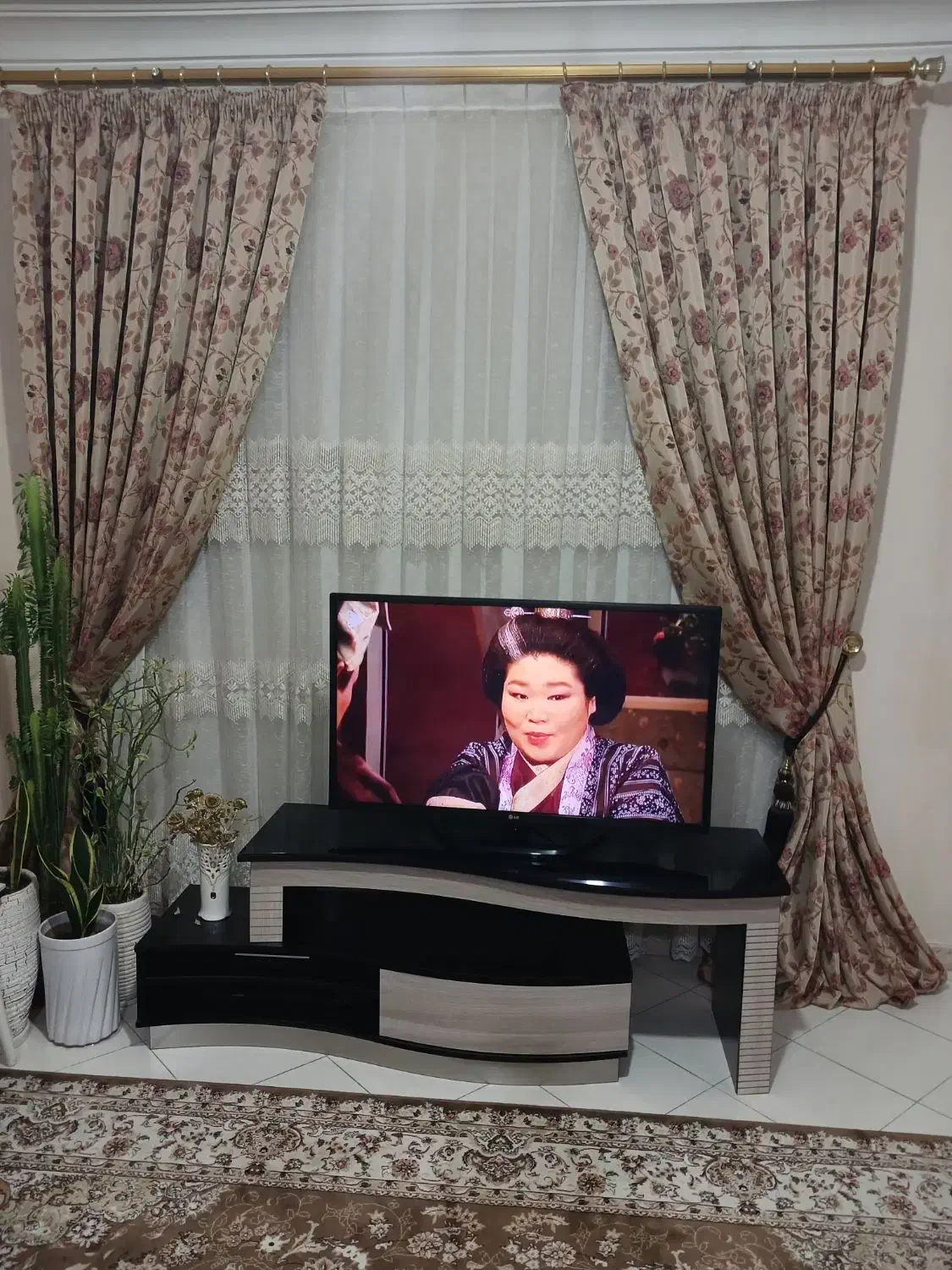 والان پرده در حد نو .فقط والان بدون پرده زیرش هست|پرده، رانر، رومیزی|رشت, علی آباد|دیوار