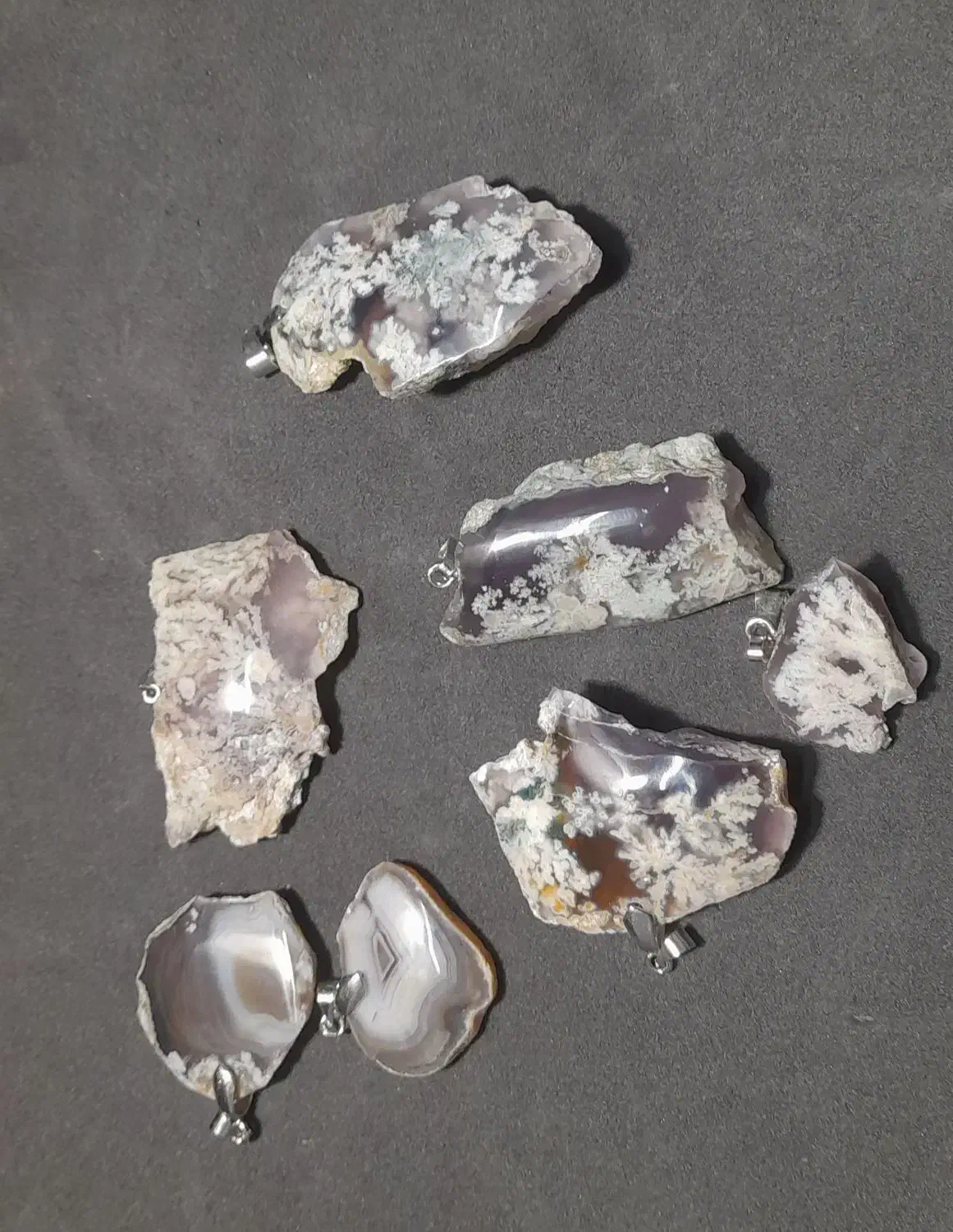 فروش نگین و گردنبند وسنگ راف به قیمت عمده|جواهرات|اصفهان, تخت فولاد|دیوار