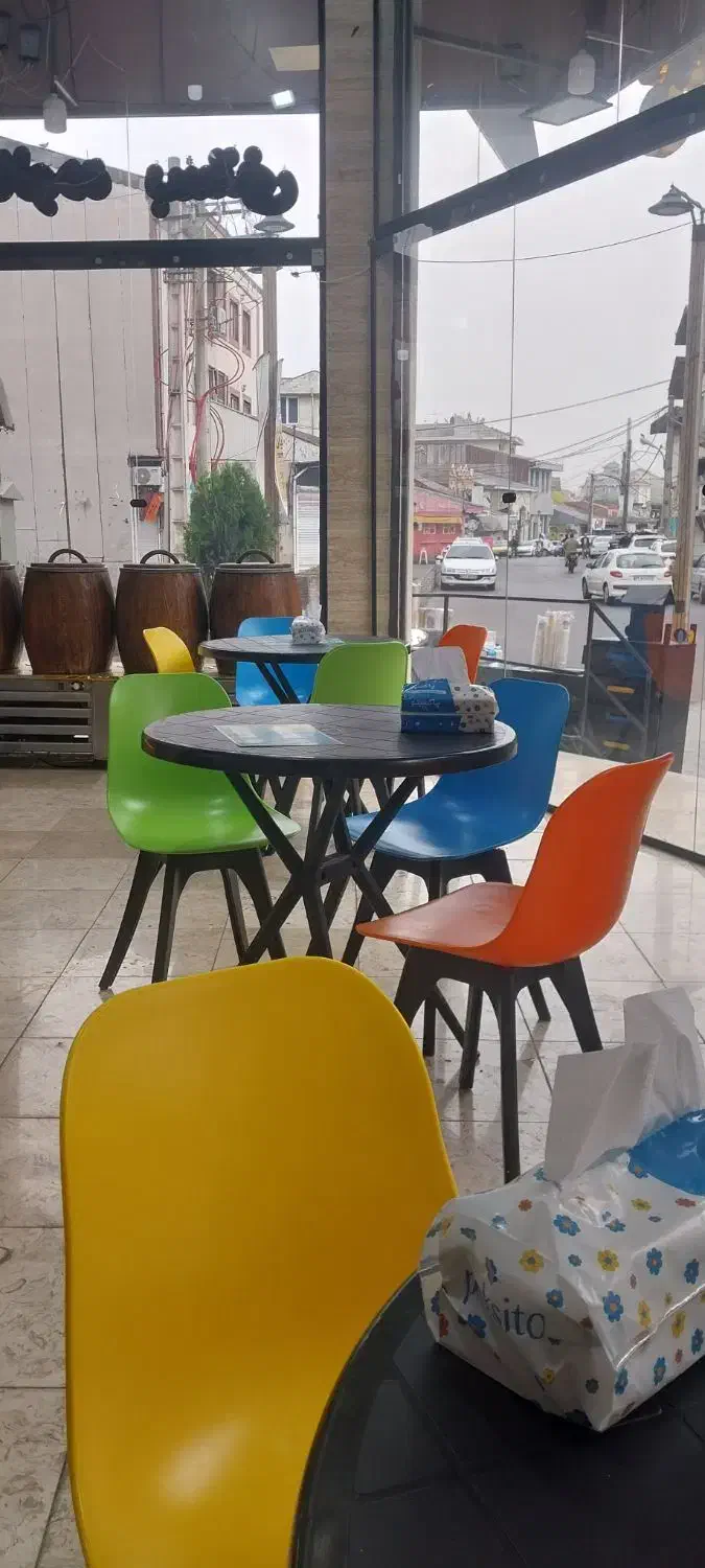 همکار جهت کار در ابمیوه بستنی فروشی|استخدام خدمات فروشگاه و رستوران|رشت, ساغری سازان|دیوار