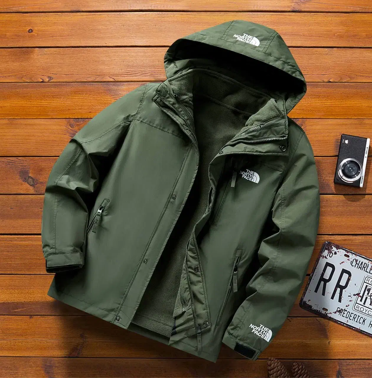 کاپشن TNF|لباس|رشت, پارک شهر|دیوار