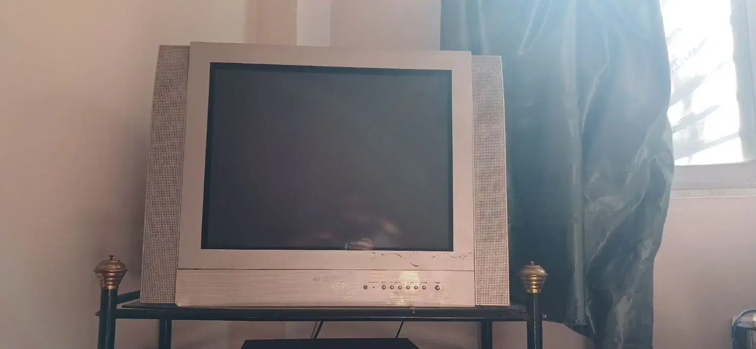 تلوزیون|تلویزیون و پروژکتور|نور, |دیوار