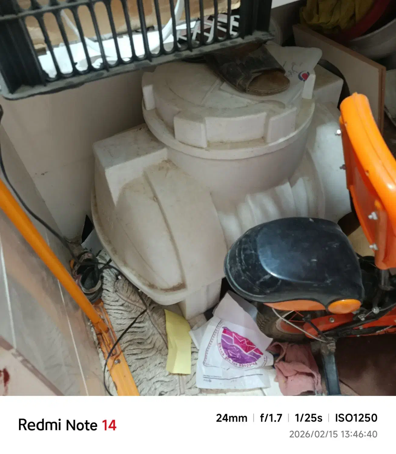 منبع 100 لیتری|ظروف نگهدارنده، پلاستیکی، یک‌بارمصرف|میبد, |دیوار