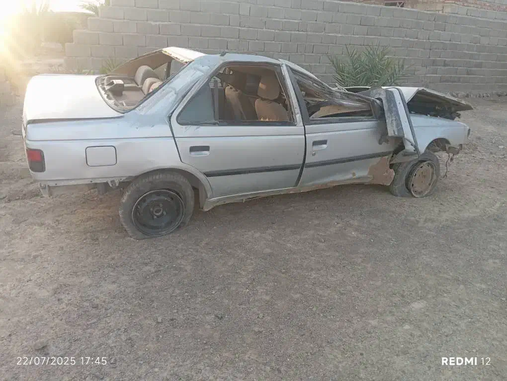 پژو 405مدل99 نقره ای چپ کرده|خودرو سواری و وانت|خاش, |دیوار