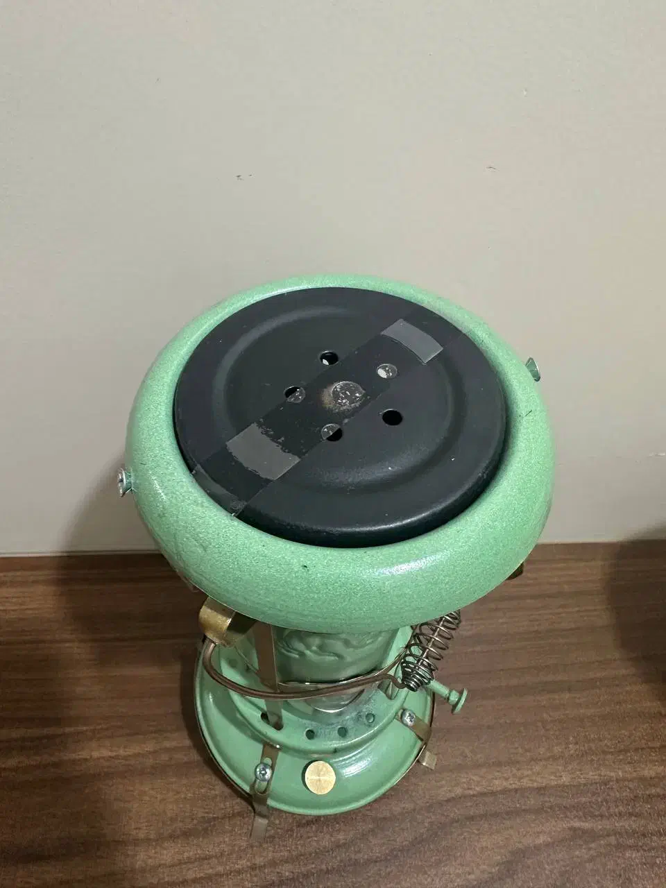 چراغ نفتی سبز|بخاری، هیتر، شومینه|کرج, دهقان ویلا|دیوار