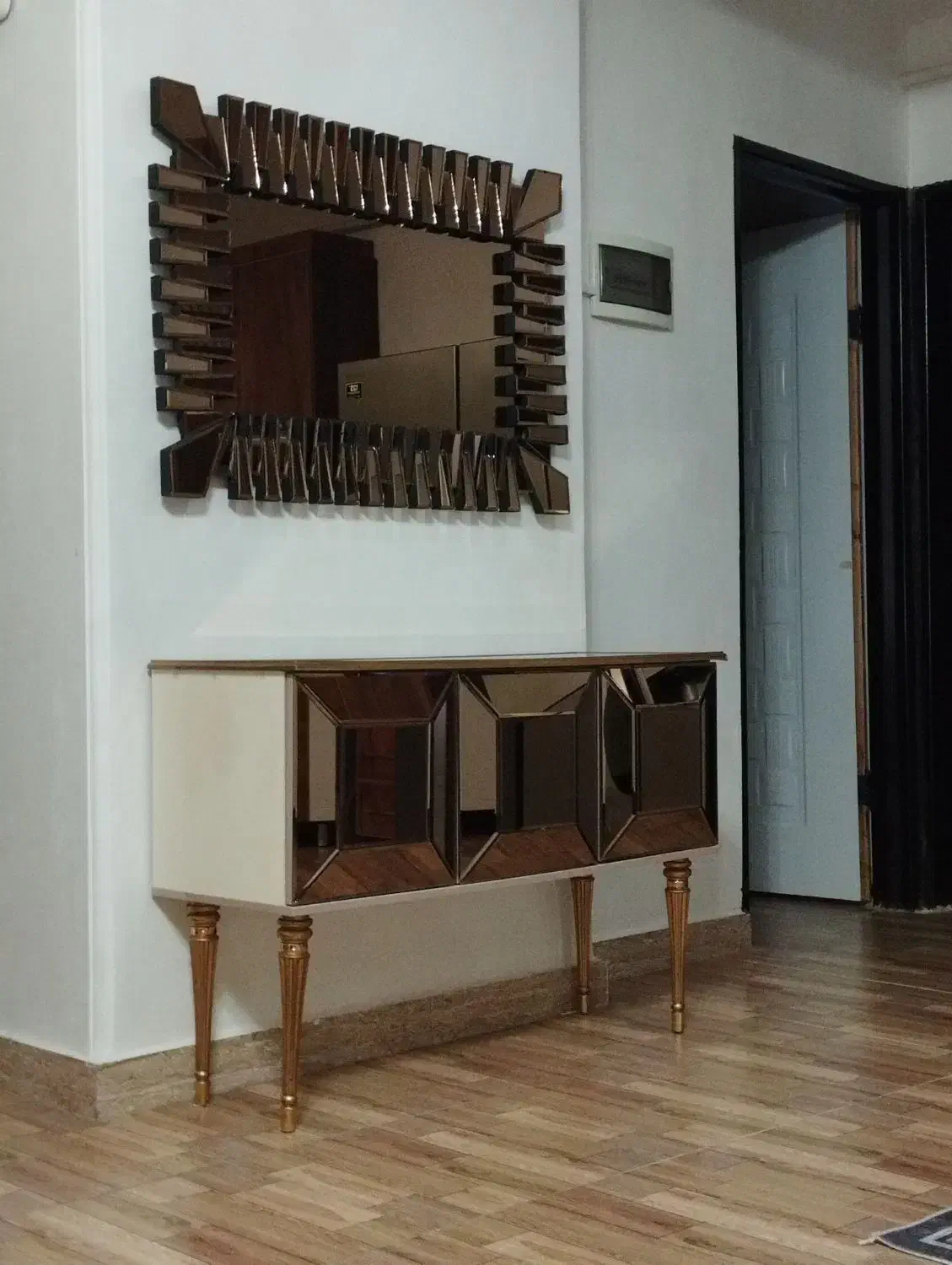 آینه به همراه کنسول تمیزوسالم|بوفه، ویترین، کنسول|رشت, باهنر|دیوار