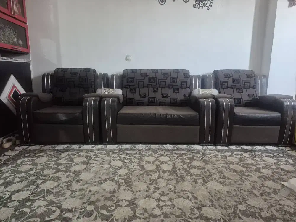 مبل هفت نفره همراه میز وسط و گل میز|مبلمان خانگی و میز عسلی|فسا, |دیوار