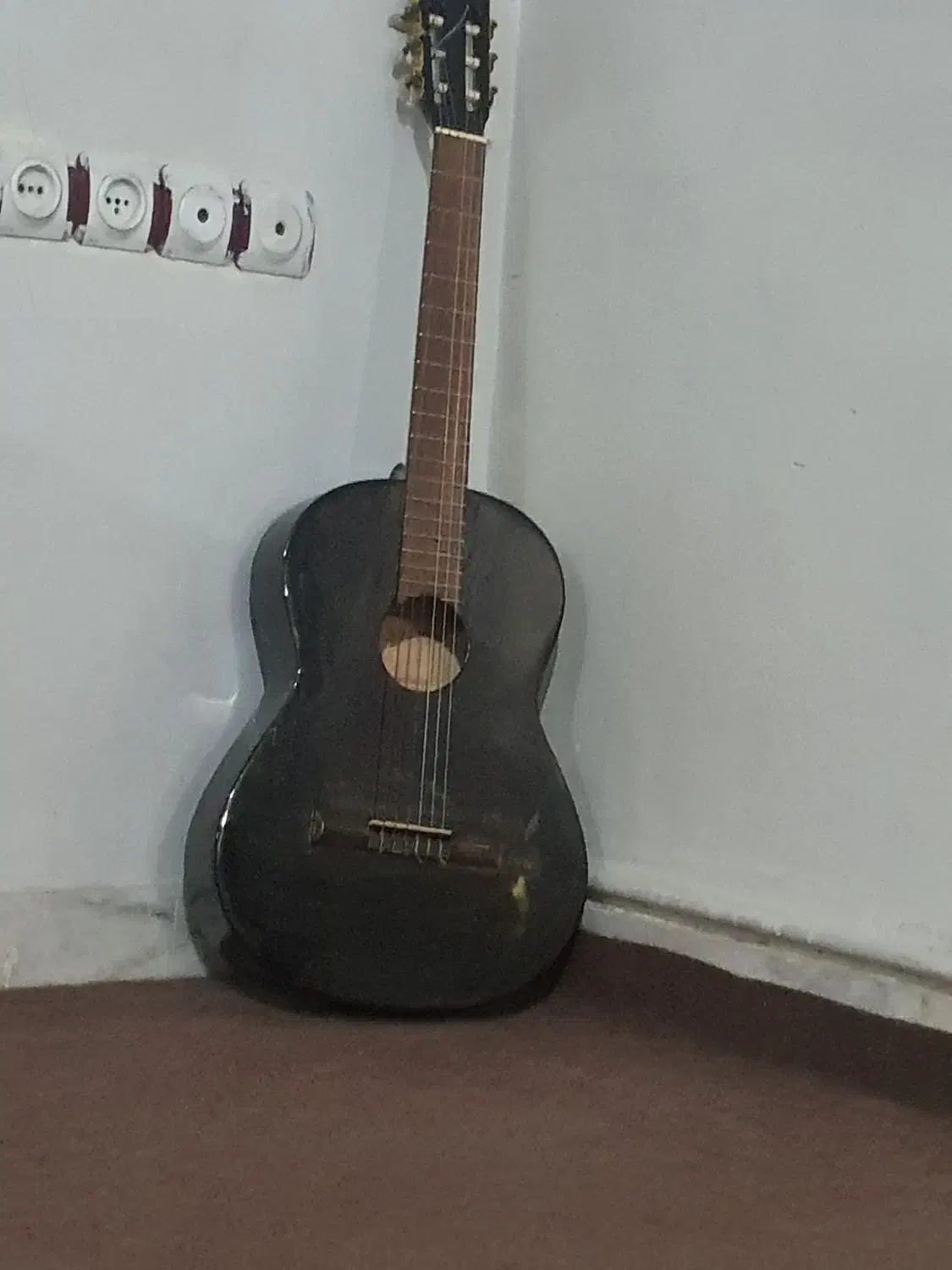 گیتار|گیتار، بیس، امپلیفایر|بومهن, |دیوار