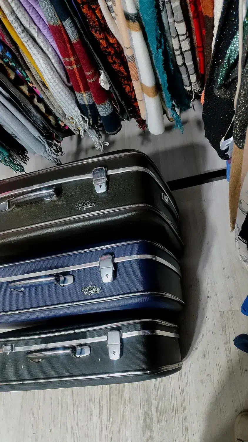 چمدان قدیمی|کیف، کفش، کمربند|تکاب, |دیوار