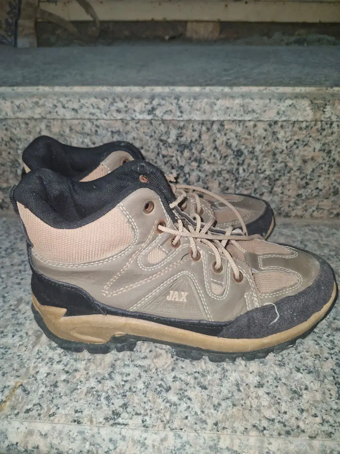 کفش کوهستانی|کیف، کفش، کمربند|دهدشت, |دیوار