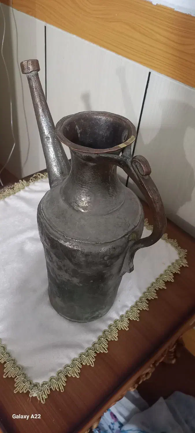 آفتابه و پارچ مسی قدیمی|کلکسیون اشیاء عتیقه|مهاباد (آذربایجان غربی), |دیوار