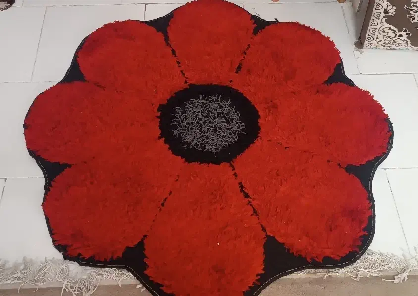 فرش طرح گل سالم و تمیز و ۳عددپادری|فرش|گرگان, |دیوار