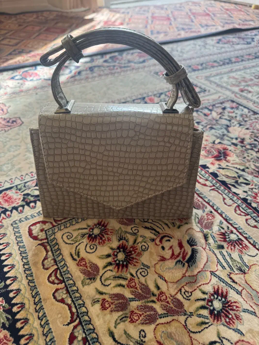 کیف و شال|کیف، کفش، کمربند|بومهن, |دیوار