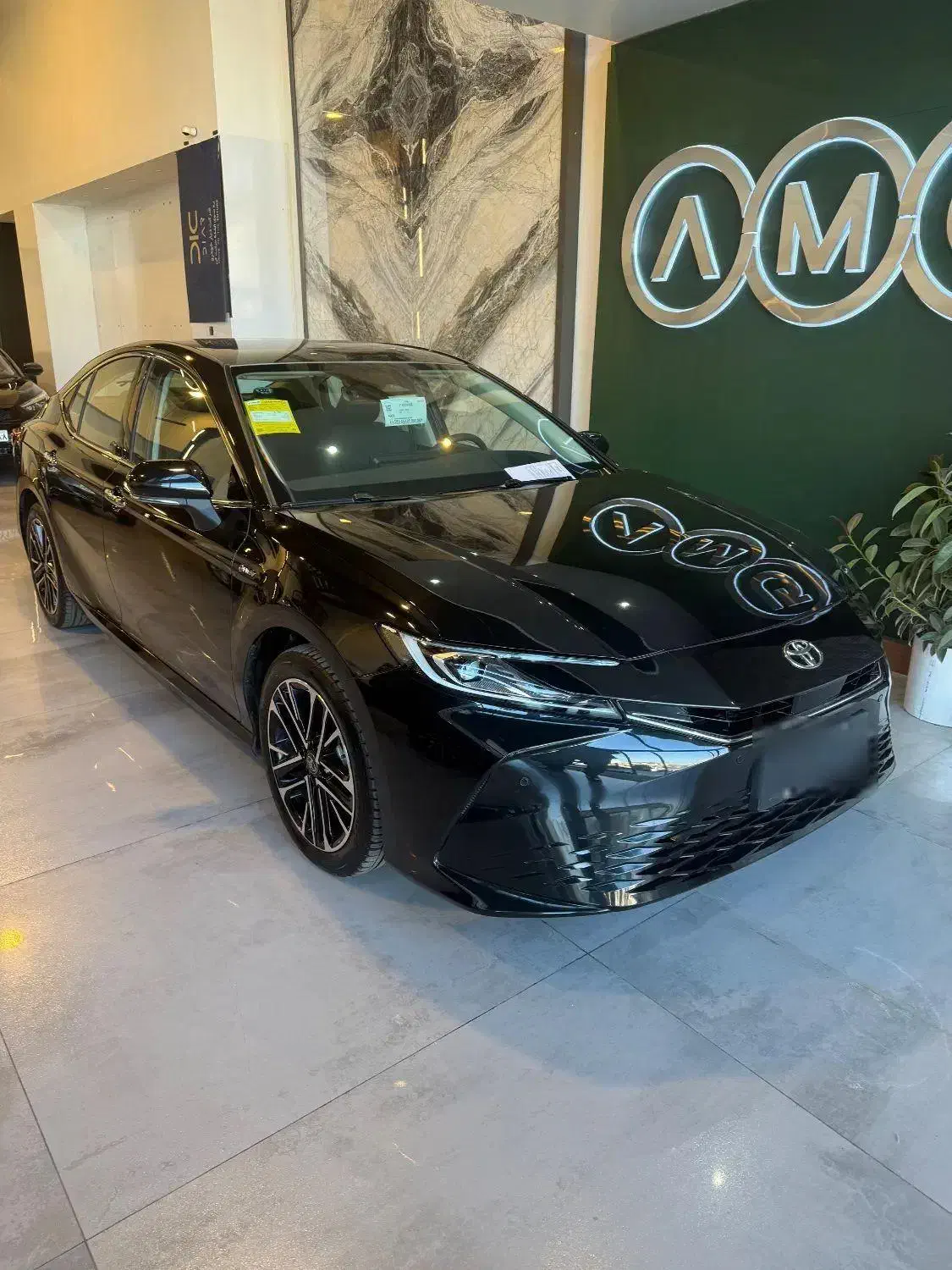 تویوتا کمری مشکی هیبرید ۲۵۰۰ سی سی مدل۲۰۲۵|خودرو سواری و وانت|رشت, پستک|دیوار