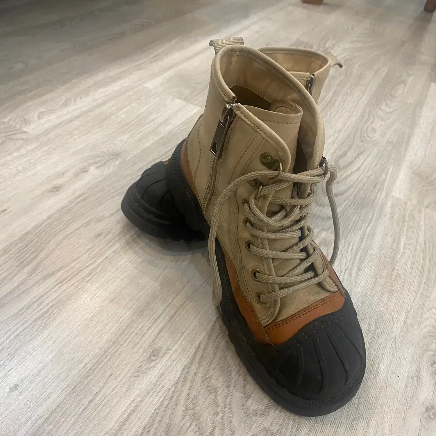 بوت خارجی|کیف، کفش، کمربند|لاهیجان, شیشه گران|دیوار