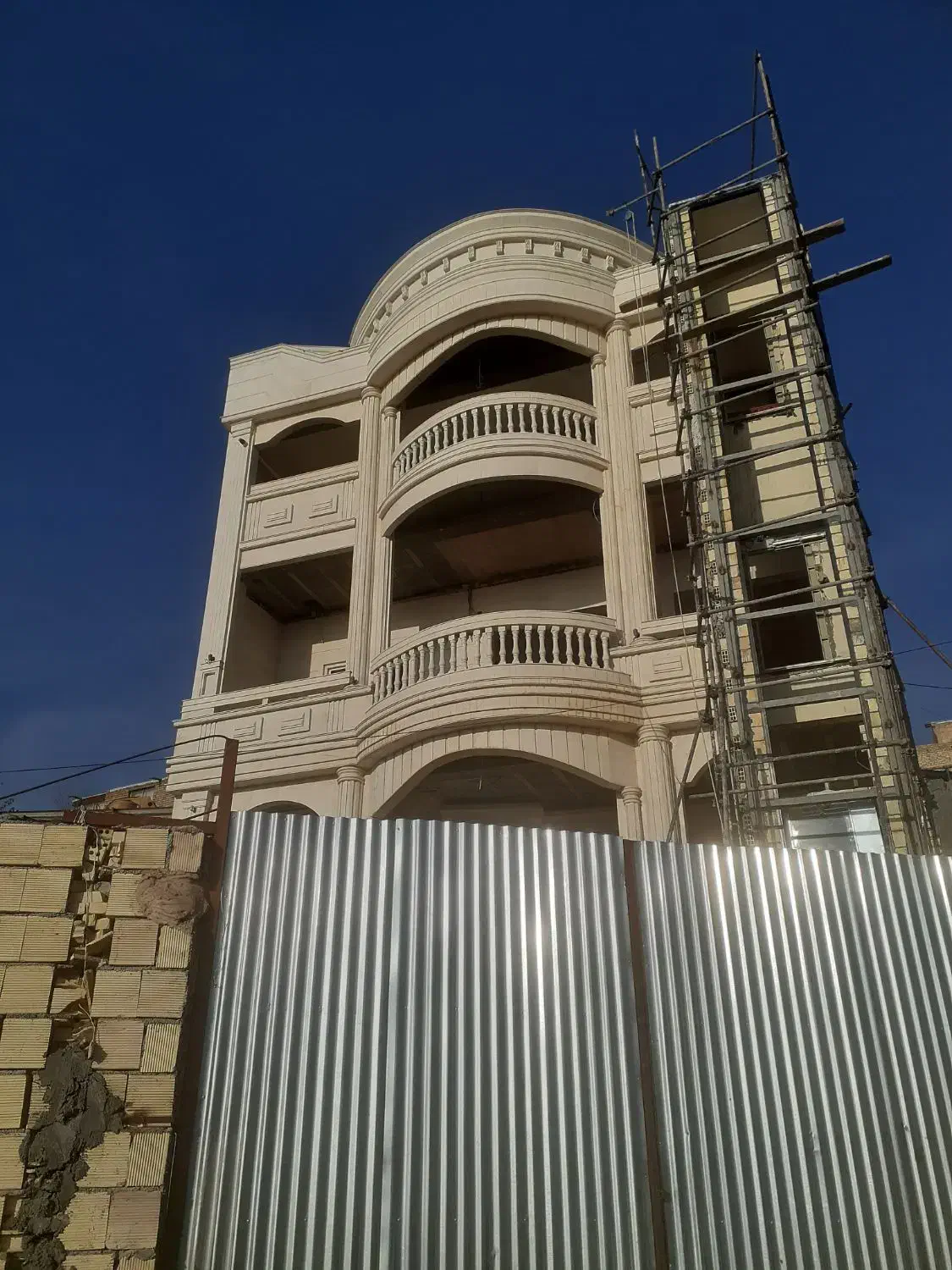 اجرای نمای رومی. ترکیبی کلاسیک مدرن|خدمات پیشه و مهارت|شهرکرد, |دیوار